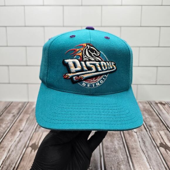 Logo Athletic Detroit Pistons Vintage Plain Logo Adjustable NBA Snapback Hat - Picture 1 of 8